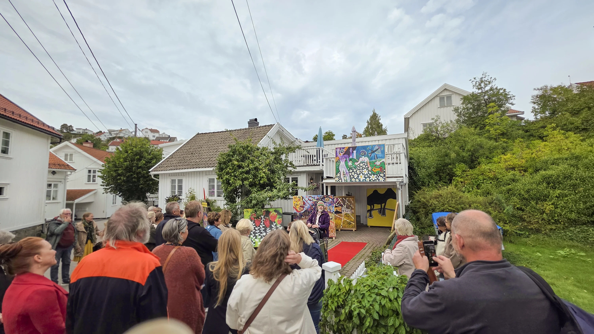 Kunstvandring samlet nabolaget på Thomesheia